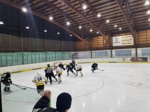 HC Draci Bílina : SK Kadaň 3:4 (0:1,0:2,3:0)